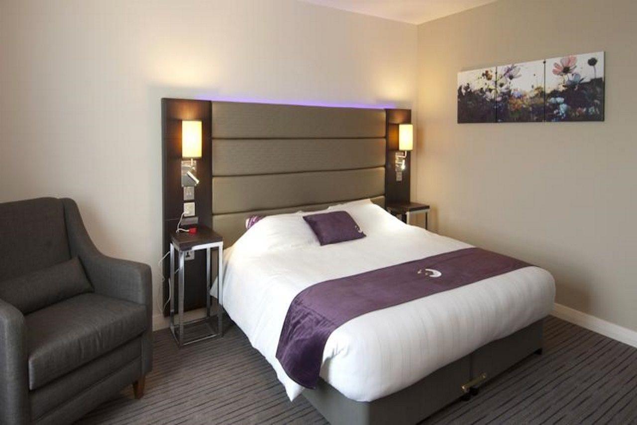 Premier Inn Wirral - Two Mills Ellesmere Port Extérieur photo