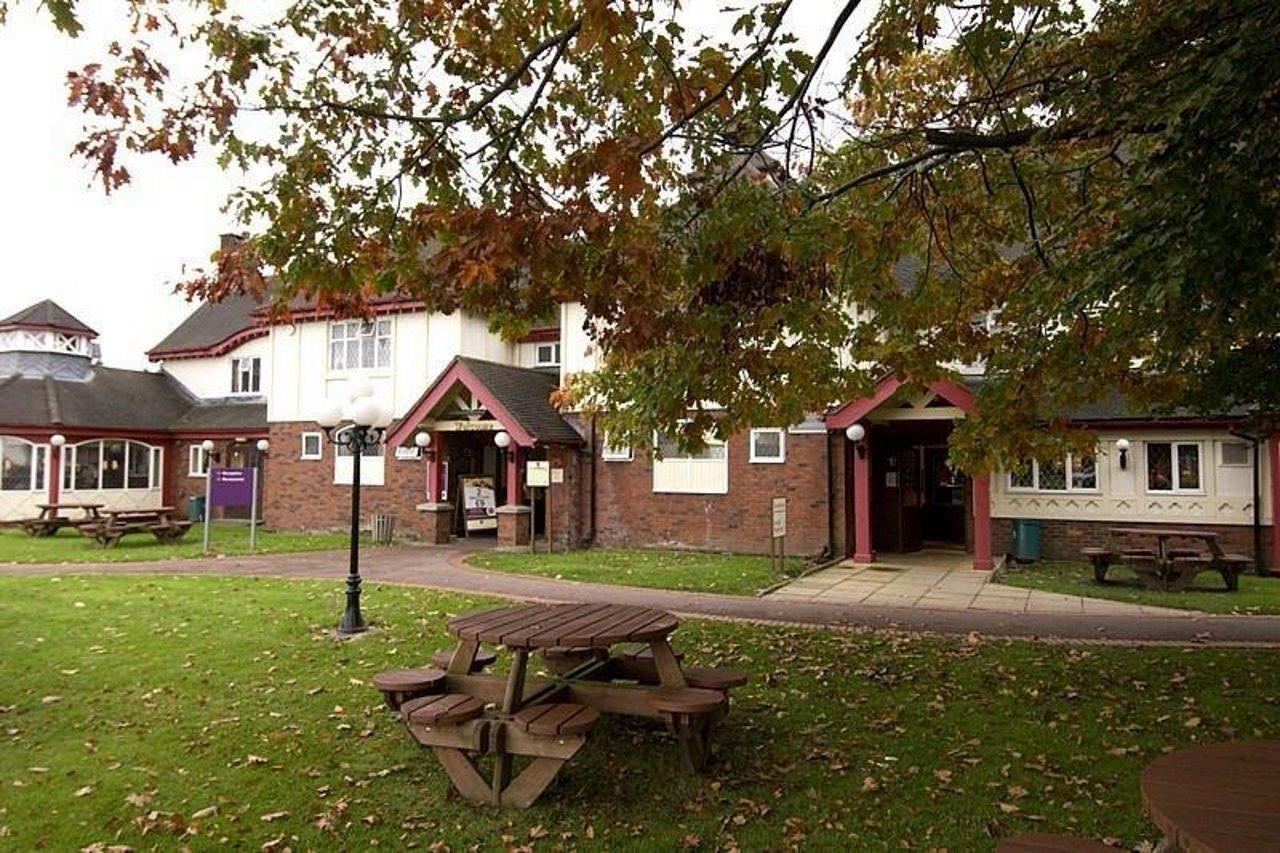 Premier Inn Wirral - Two Mills Ellesmere Port Extérieur photo