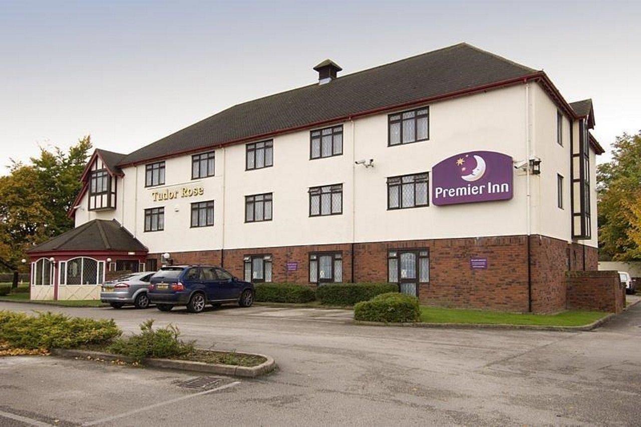 Premier Inn Wirral - Two Mills Ellesmere Port Extérieur photo