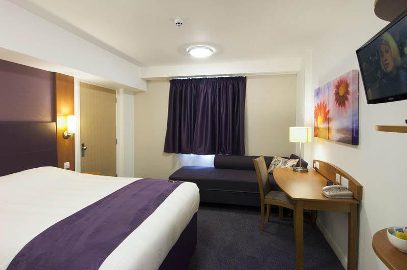 Premier Inn Wirral - Two Mills Ellesmere Port Extérieur photo