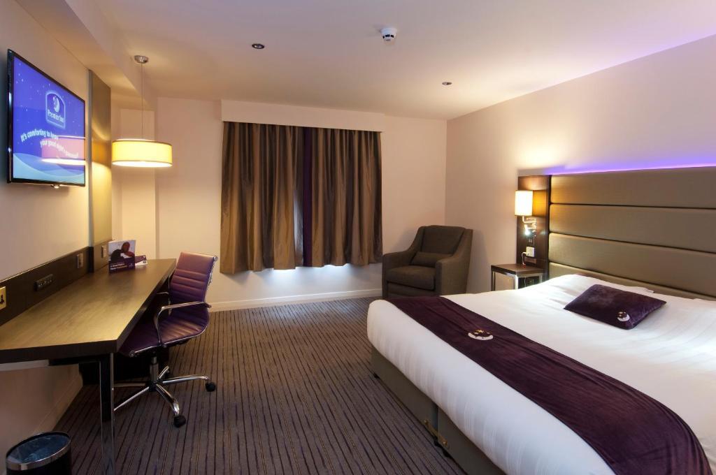 Premier Inn Wirral - Two Mills Ellesmere Port Chambre photo