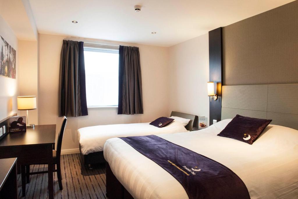 Premier Inn Wirral - Two Mills Ellesmere Port Chambre photo