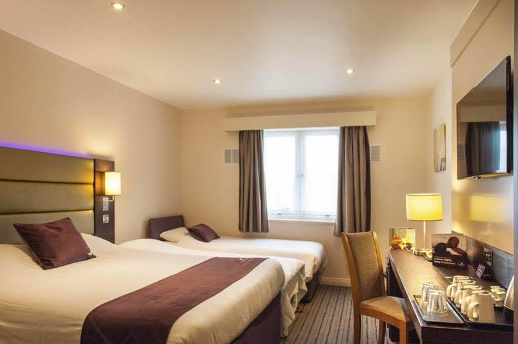 Premier Inn Wirral - Two Mills Ellesmere Port Extérieur photo